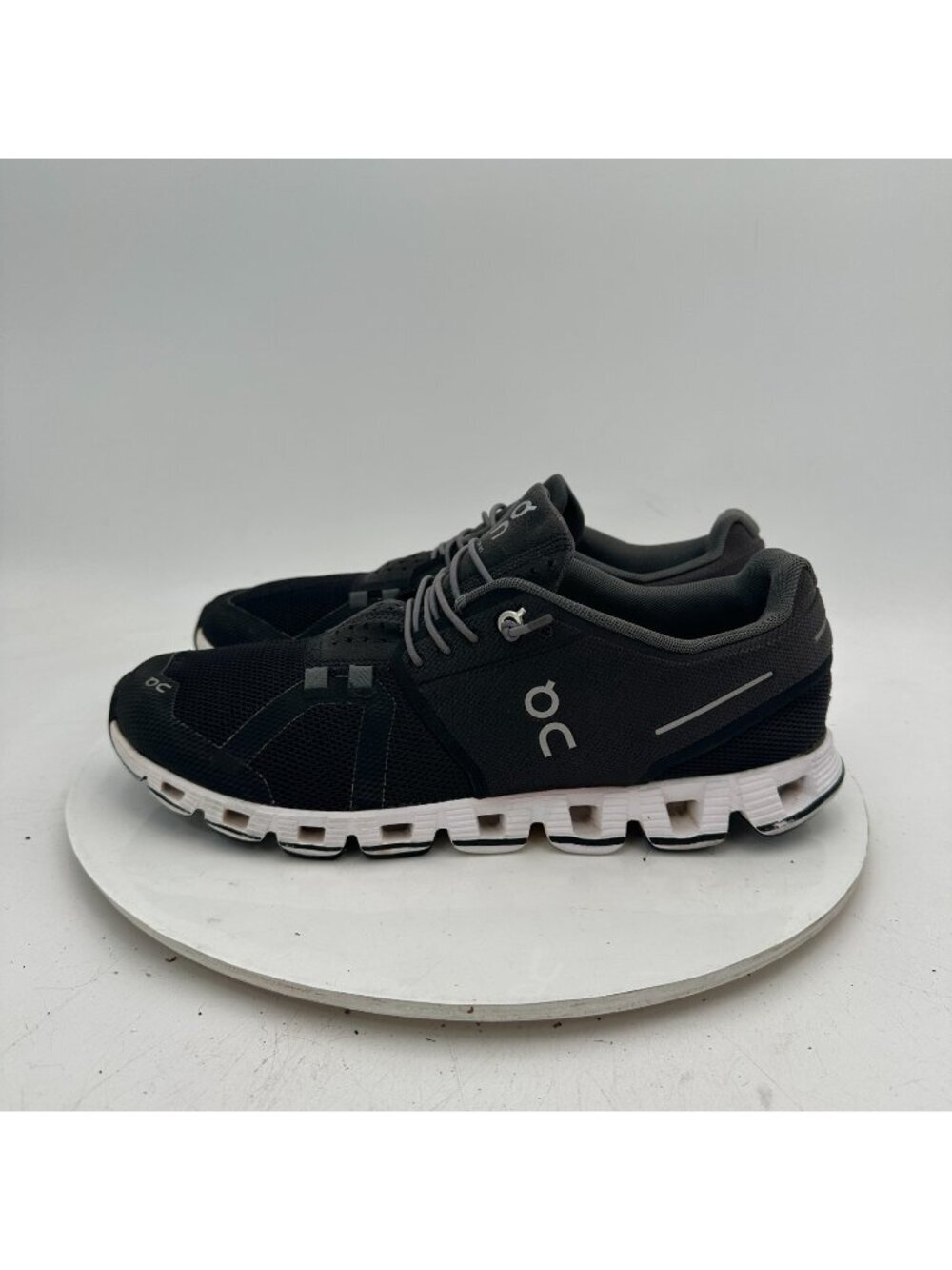 On Cloud 5 Swiss Engineering Women Size 10 59 98373 Black White Running Shoes